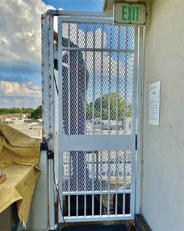 Classic metal gate with a robust and timeless design